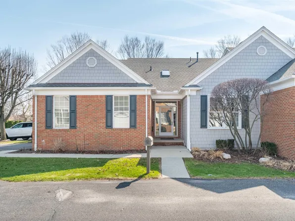 4002 Harbor Place Dr, Saint Clair Shores, MI 48080