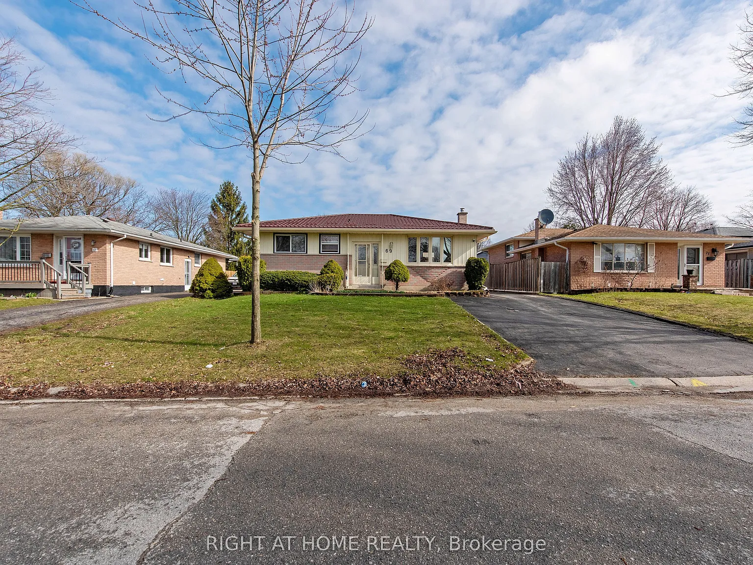 3 bed, $2,549 — Photo 1