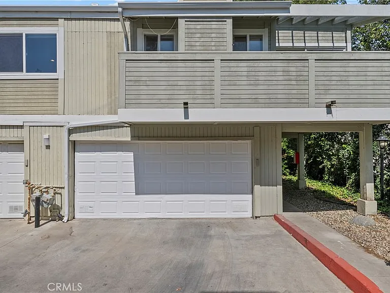 22117 Burbank Blvd #5 — Photo 37