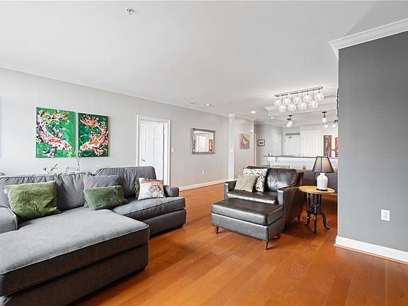 4th image of 123 College Pl Unit 1204