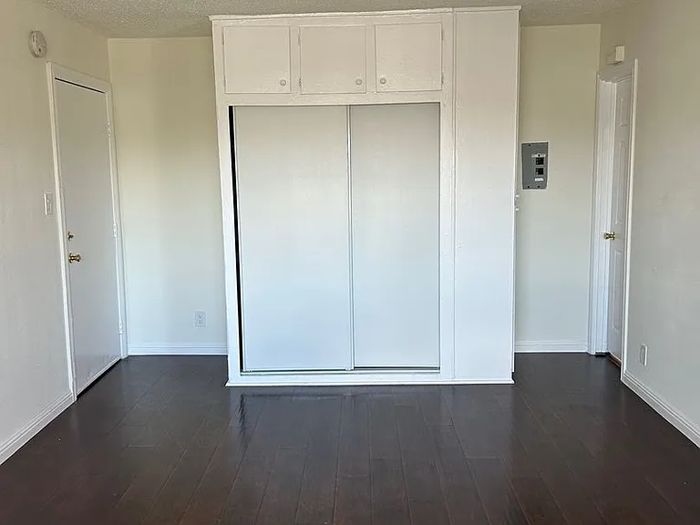 Figueroa Street Apartments — Photo 16