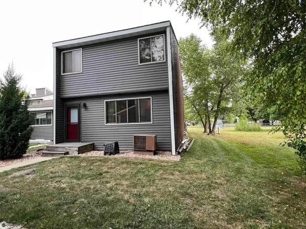 1010 Village Rd Unit 8, Clear Lake, IA 50428