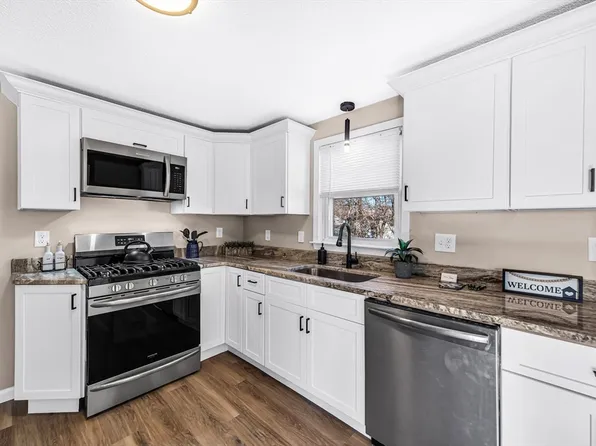 14 Tourigny St, Springfield, MA 01104