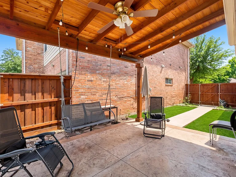 636 N Allen Rd — Photo 46