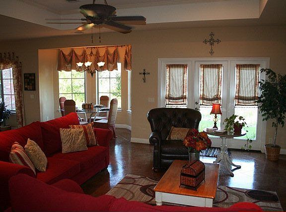 3rd image of 362 Oak Ct