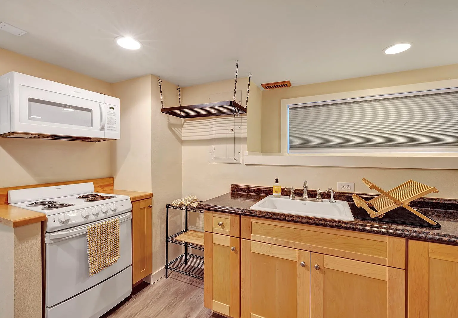 2 bed, 810 sqft, $2,395 — Photo 4