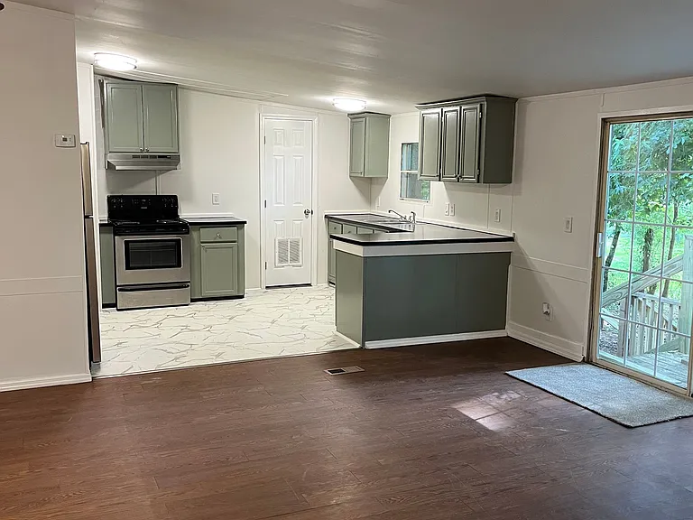 Garden Lake Dr — Photo 8