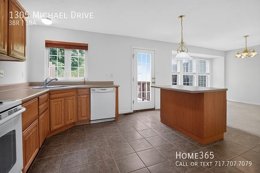 1305 Michael Drive, Pittsburgh - $2,090 (RBP included) - $300 off the 2nd month's rent if moved i... — Photo 4