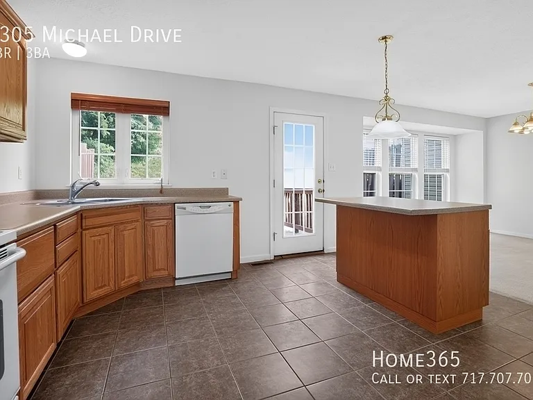 1305 Michael Dr — Photo 4