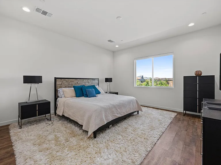 815 Gilsum Ct — Photo 33