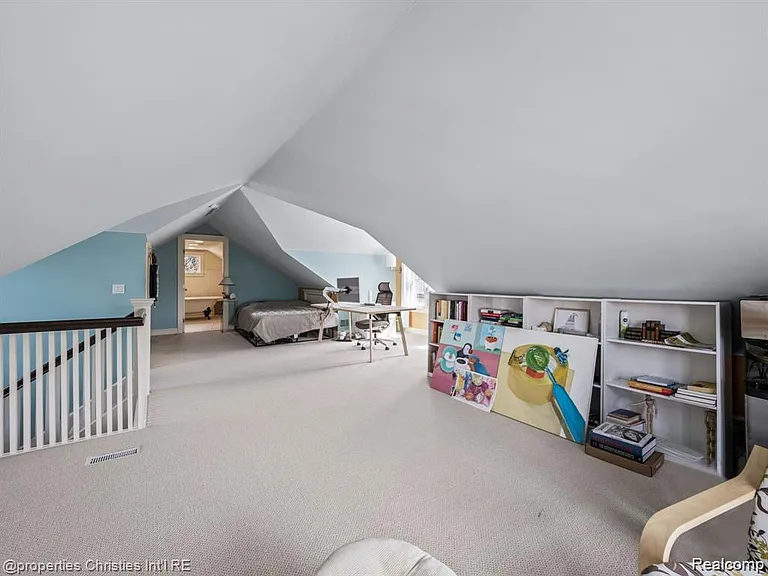 731 S Bates St — Photo 38