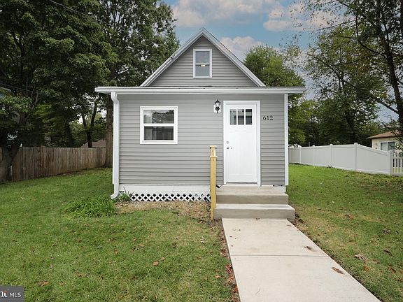 3rd image of 612 Oak Ave