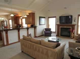 W129N6575 Daylily Dr, Menomonee Falls, WI 53051
