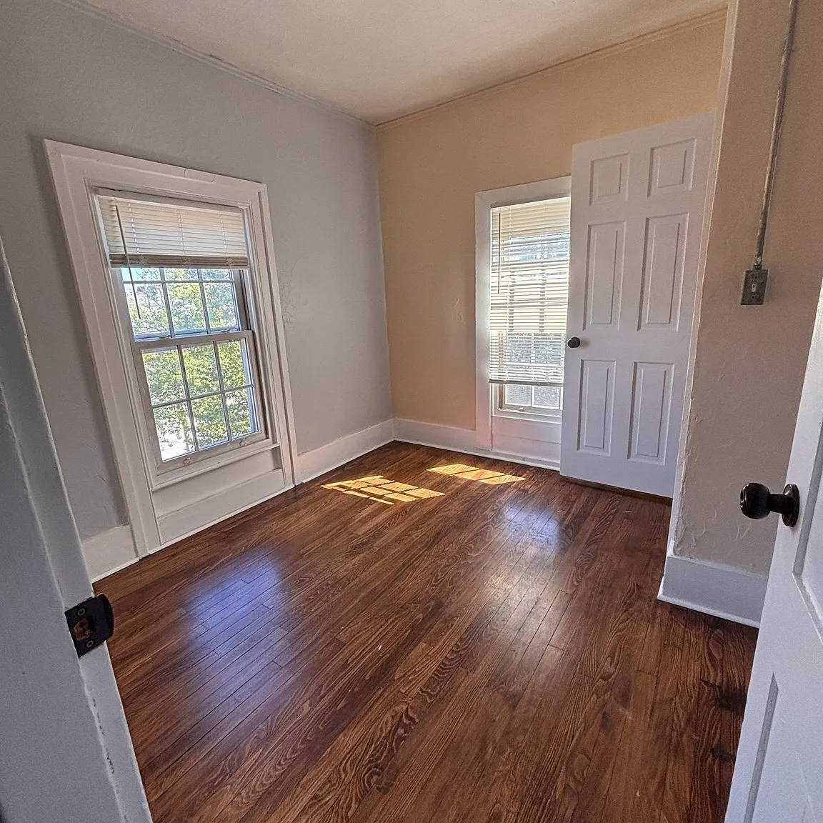 4 bed, 1.0 bath, 1756 sqft, $2,900 — Photo 4