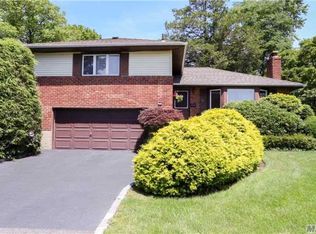 48 Stuart Dr, Syosset, NY 11791