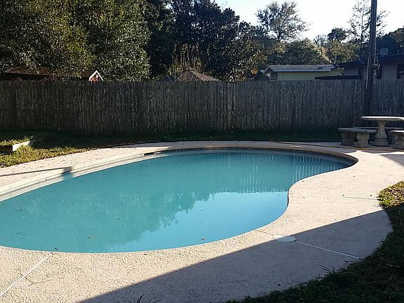 2nd image of 2633 Columbine Dr N