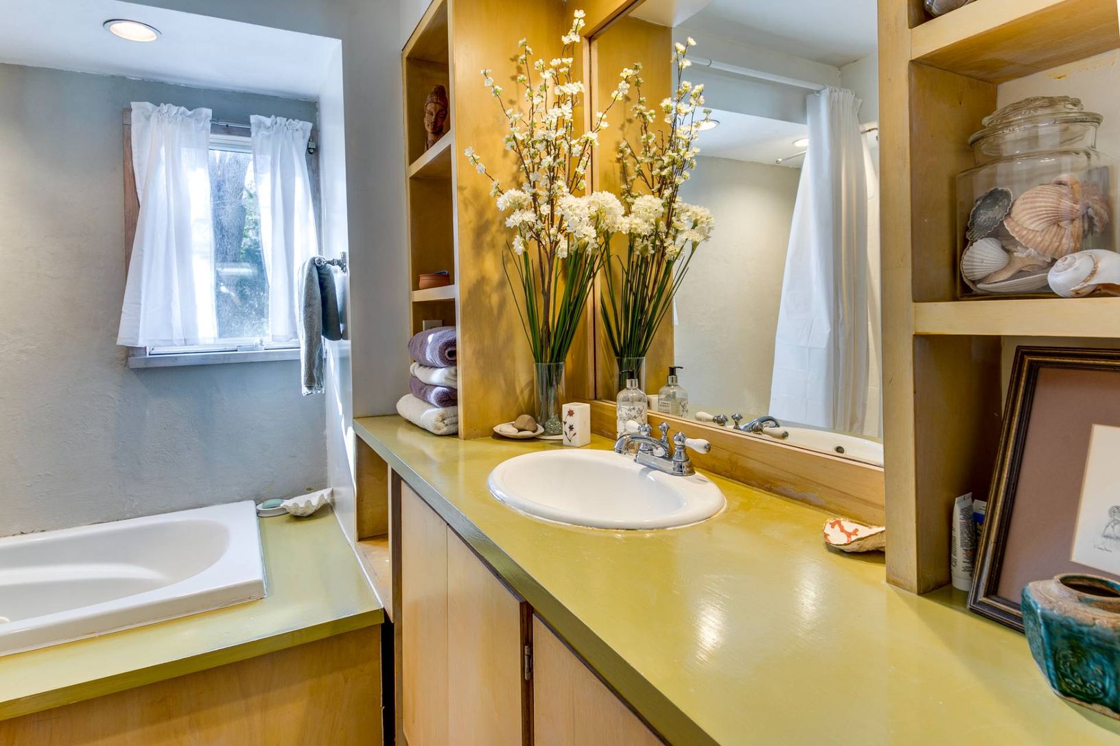  Guest  bathroom
