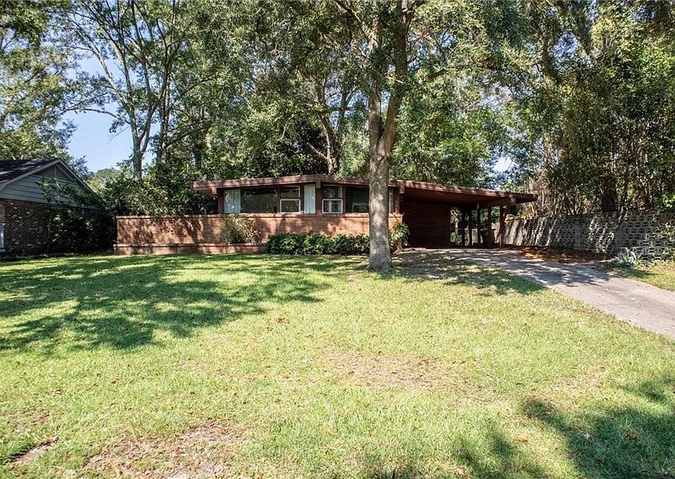 1st image of 506 E Barksdale Dr