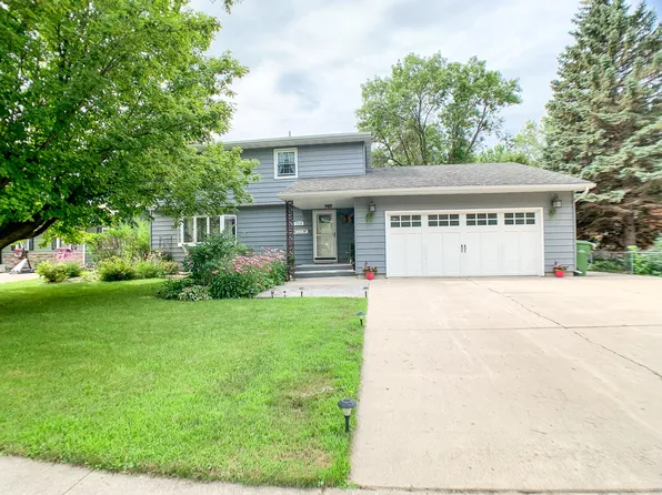 1714 Orchard Dr, Brookings, SD 57006