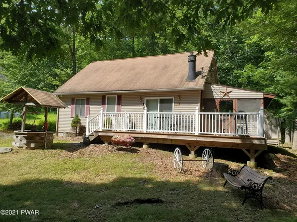 108 Spruce Ct, Hawley, PA 18428