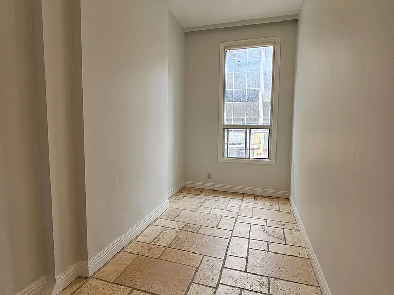 550 Yonge St #2F — Photo 14