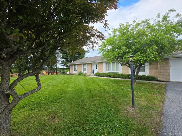 30 Shore Blvd, Slate Hill, NY 10973