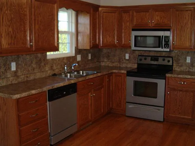 4 bed, 2500 sqft, $2,000 — Photo 3