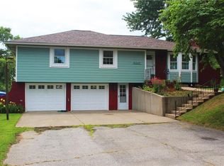 15245 Prairieview Rd, Bonner Springs, KS 66012