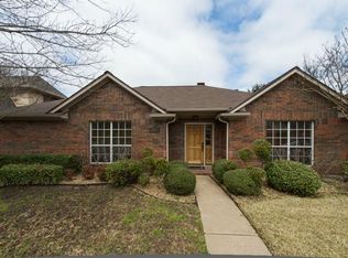 421 Hunters Creek Dr, Mesquite, TX 75150