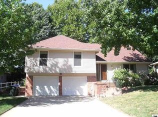 2513 SW Arrowhead Rd, Topeka, KS 66614
