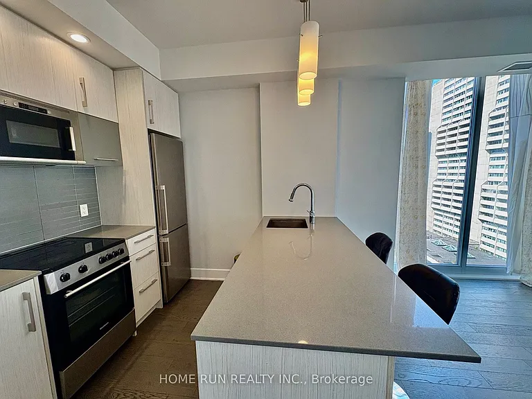 255 Bay St #3 — Photo 20