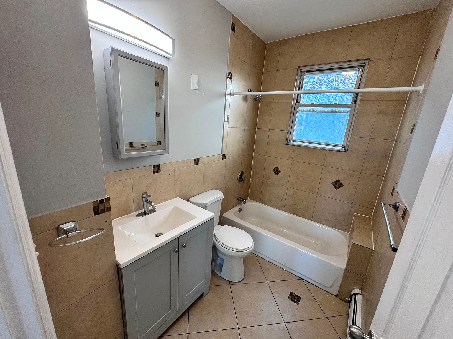 4 bed, $279 — Photo 4