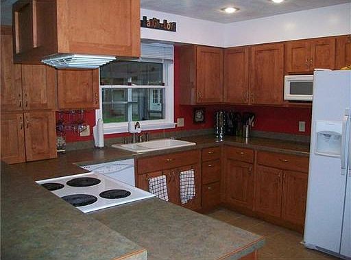 4th image of 1105 Maplewood Dr