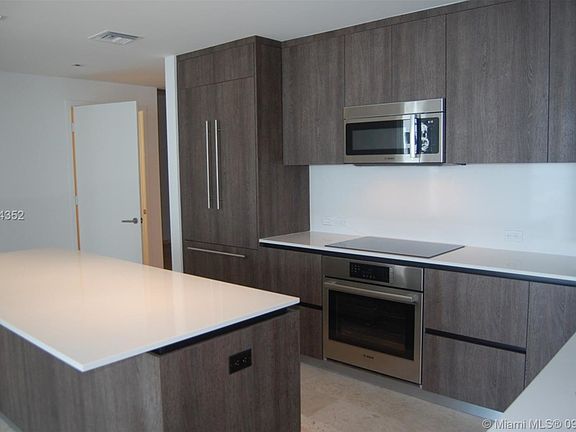 5th image of 68 SE 6th St #2609