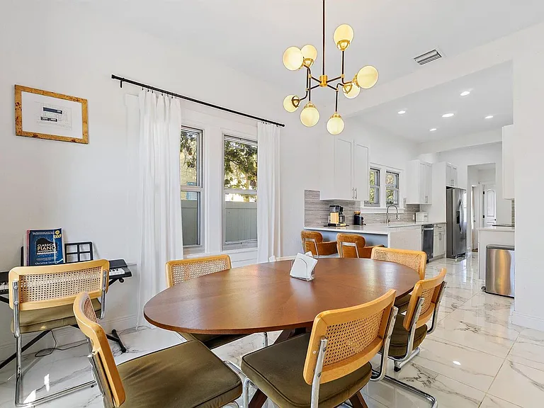 423 Avenida Alegre — Photo 10