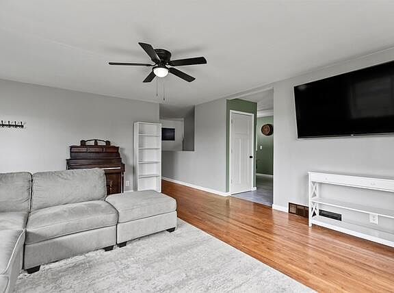 5th image of 507 E 4th St