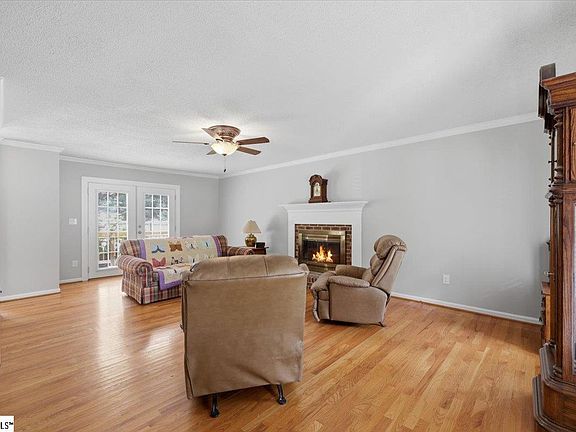 5th image of 402 Latrobe Dr