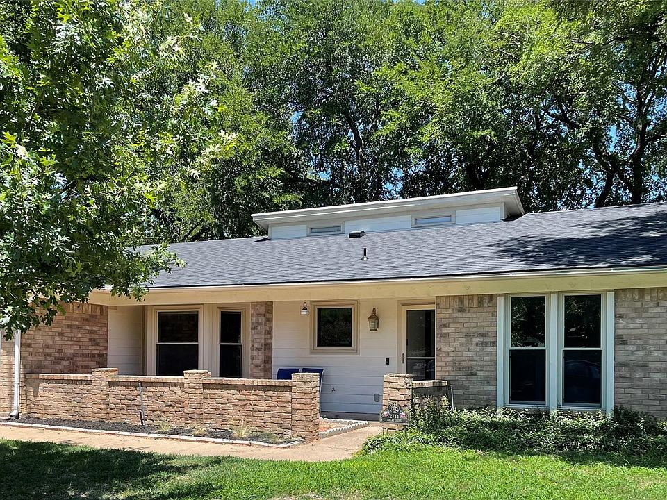 1st image of 2711 Sibley Dr