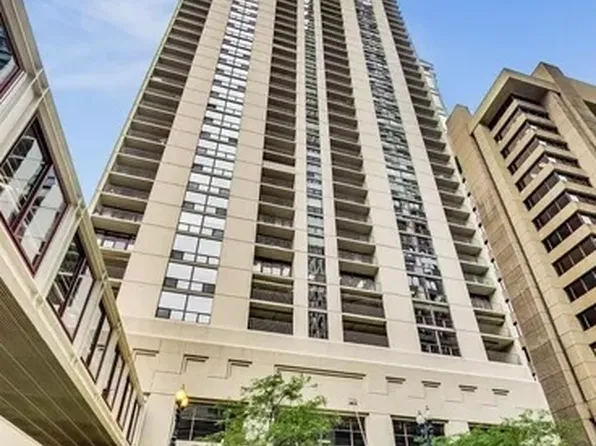 200 N Dearborn St Unit 2102, Chicago, IL 60601