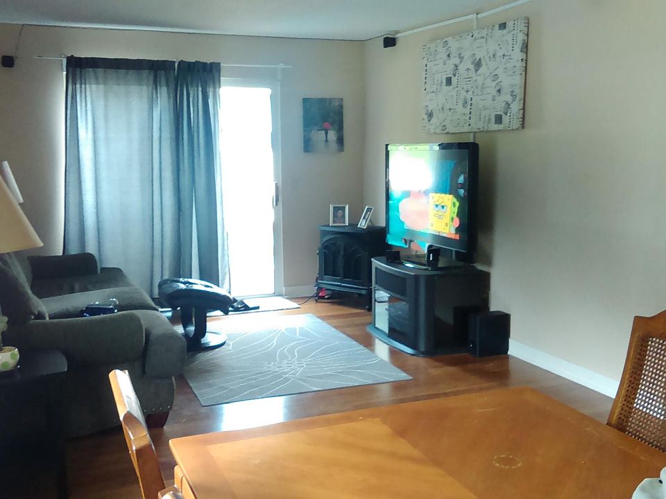 LIving room with private balcon access