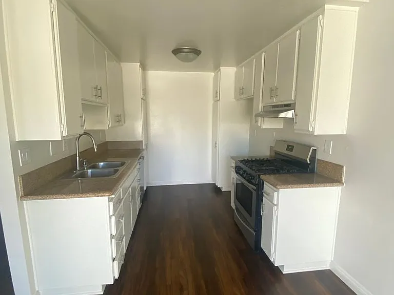 18225 Kingsdale Ave — Photo 8