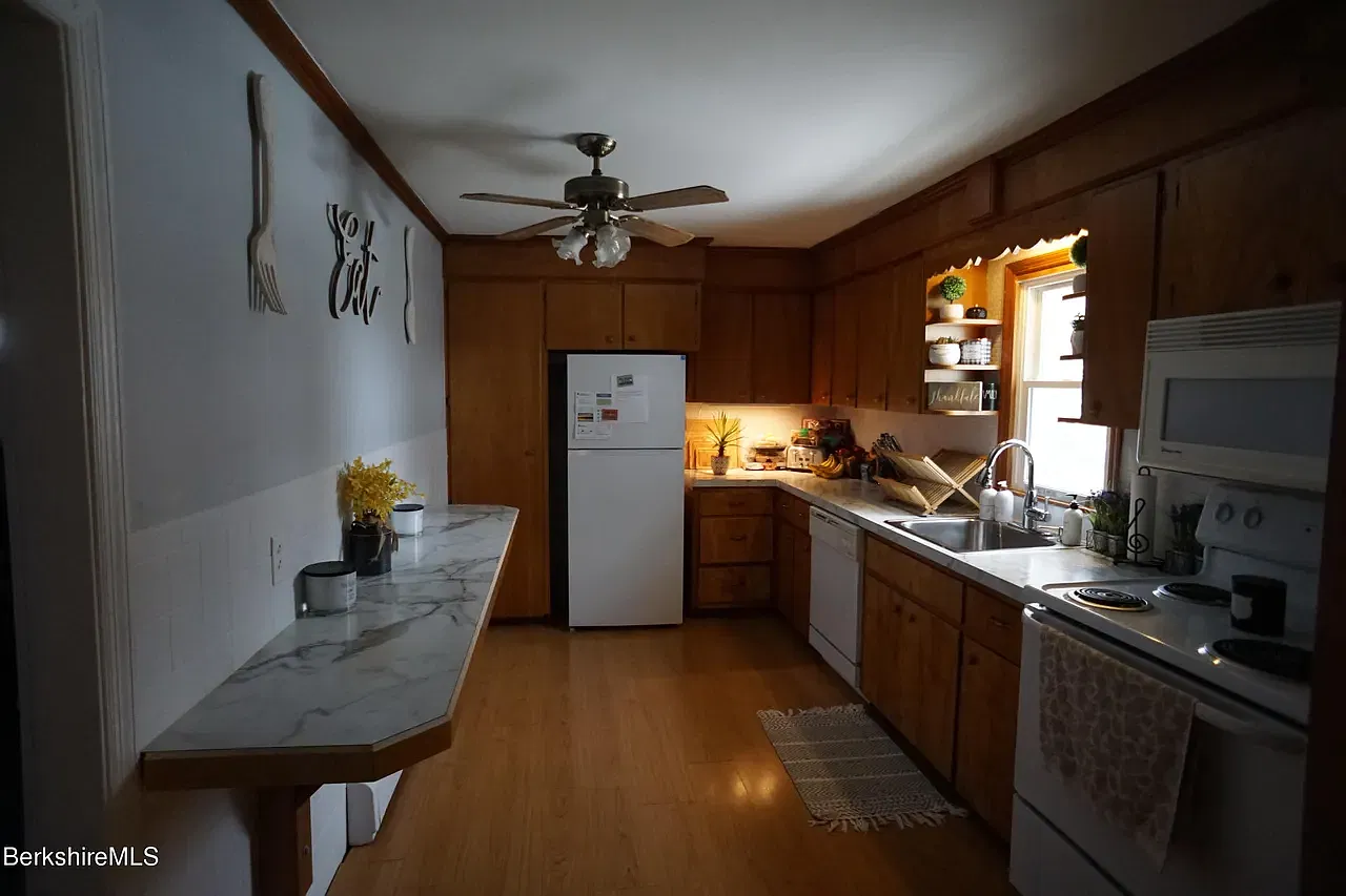 2 bed, $2,100 — Photo 3