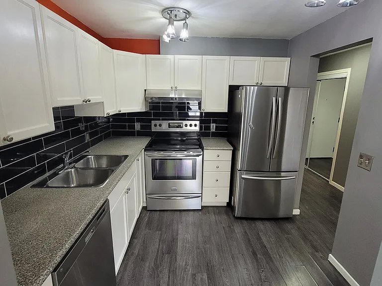 1919 17th Ave SW #307 — Photo 5