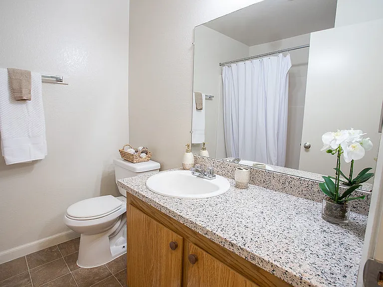 Walnut Apartments — Photo 20