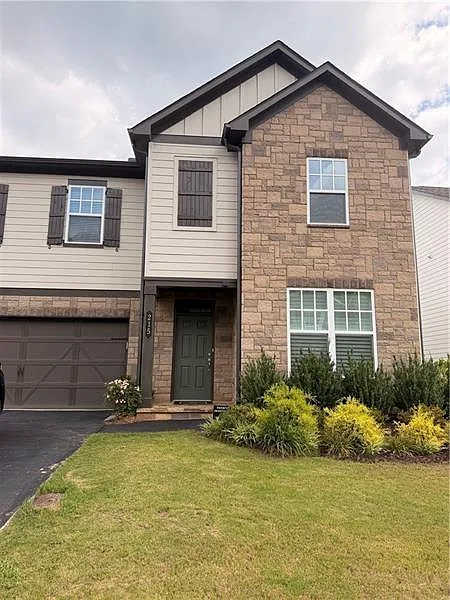 5 bed, 4.0 bath, 2814 sqft, $2,600 — Photo 4