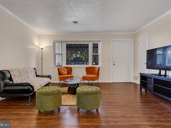 4th image of 1010 Wilmette Dr