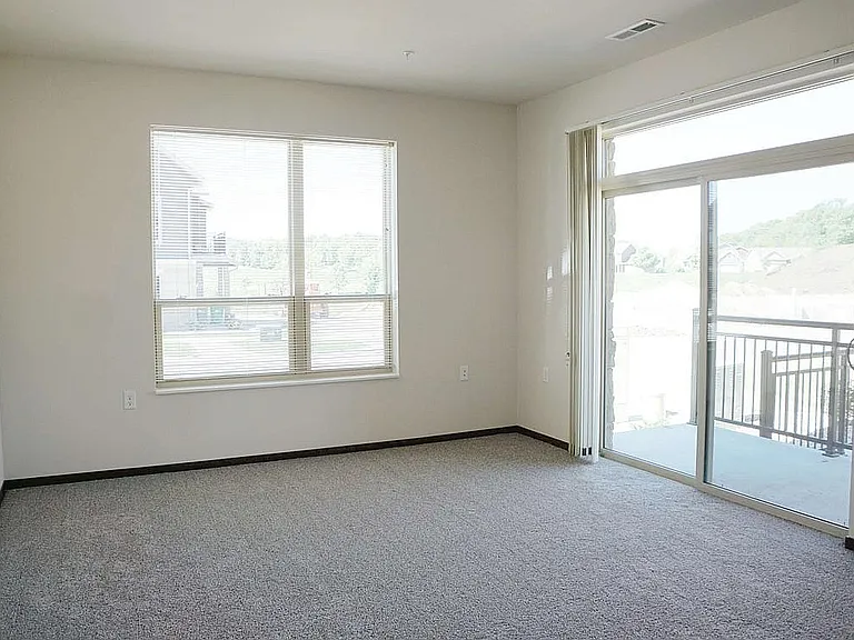 6_esker-townhomes-residences-madison-living-room