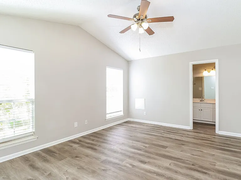 2601 Clarencefield Dr — Photo 10