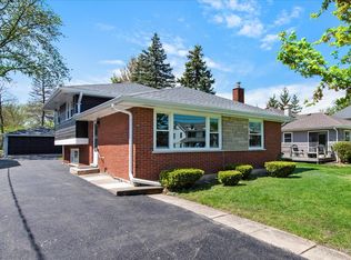 4430 Roslyn Rd, Downers Grove, IL 60515