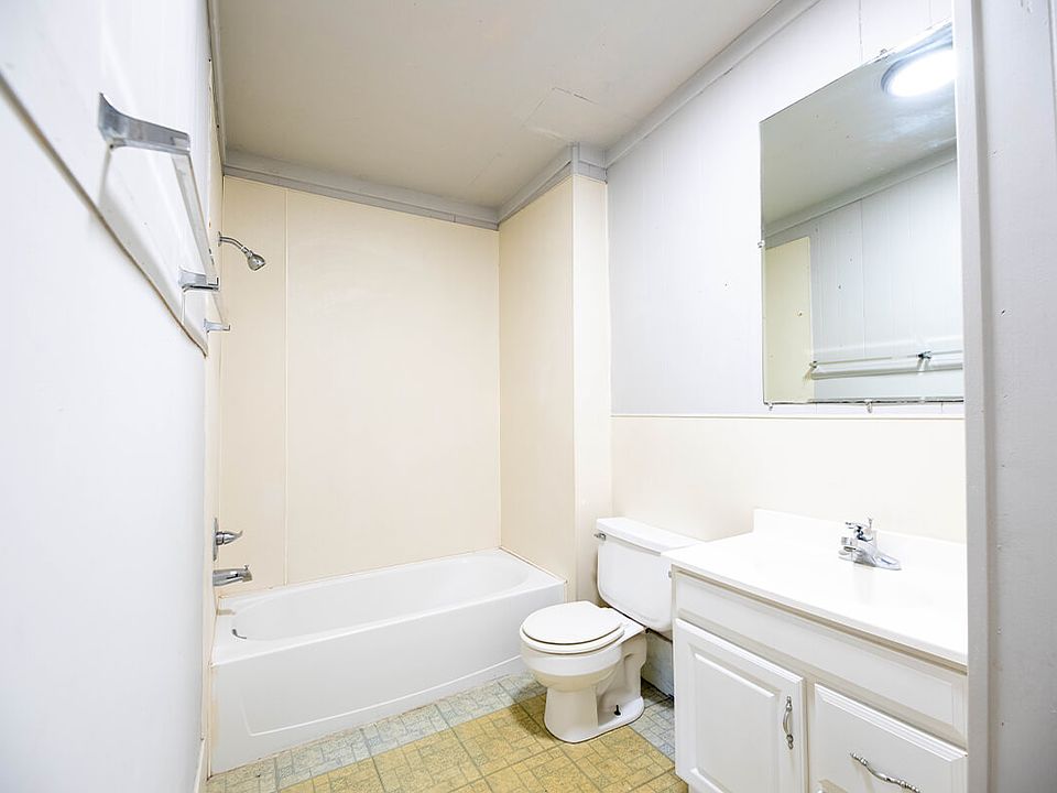 624-IRIS-bathroom1-1_12292022